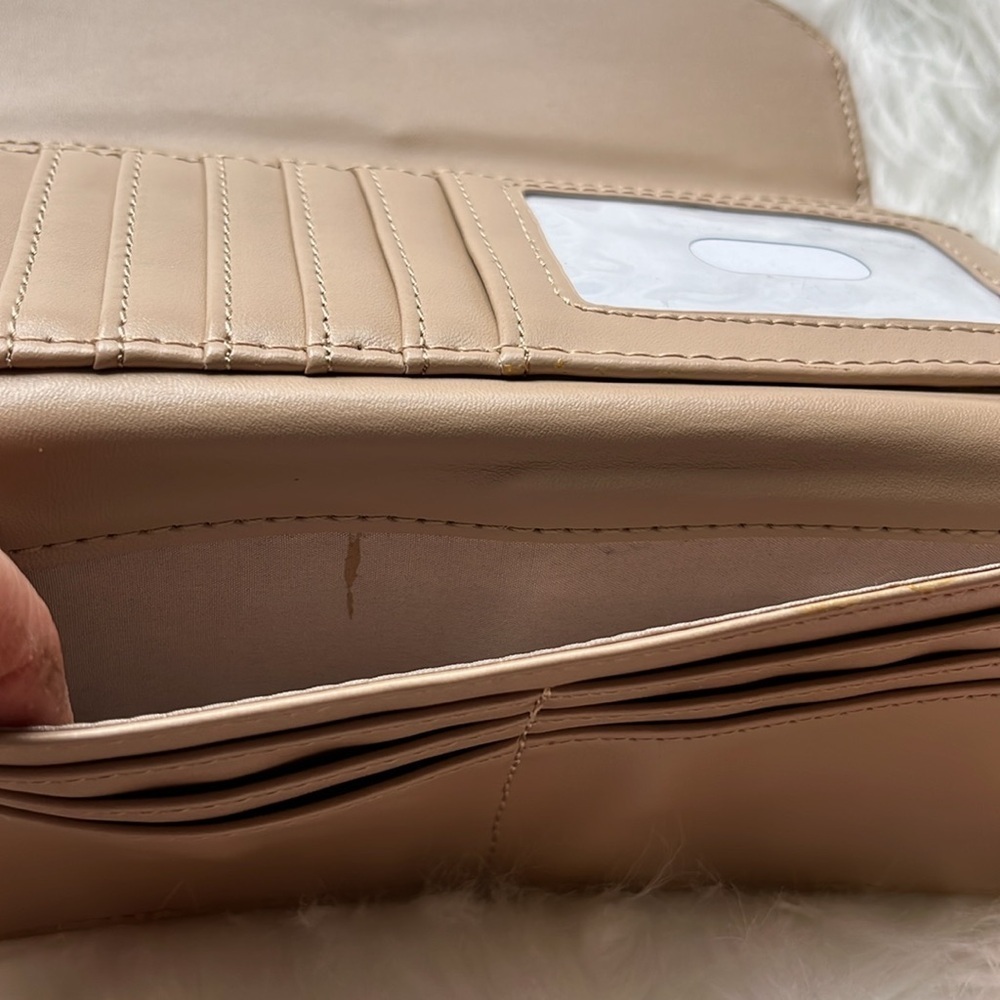 🆕 Trina Turk Red Pebbled Wallet - Picture 7 of 12